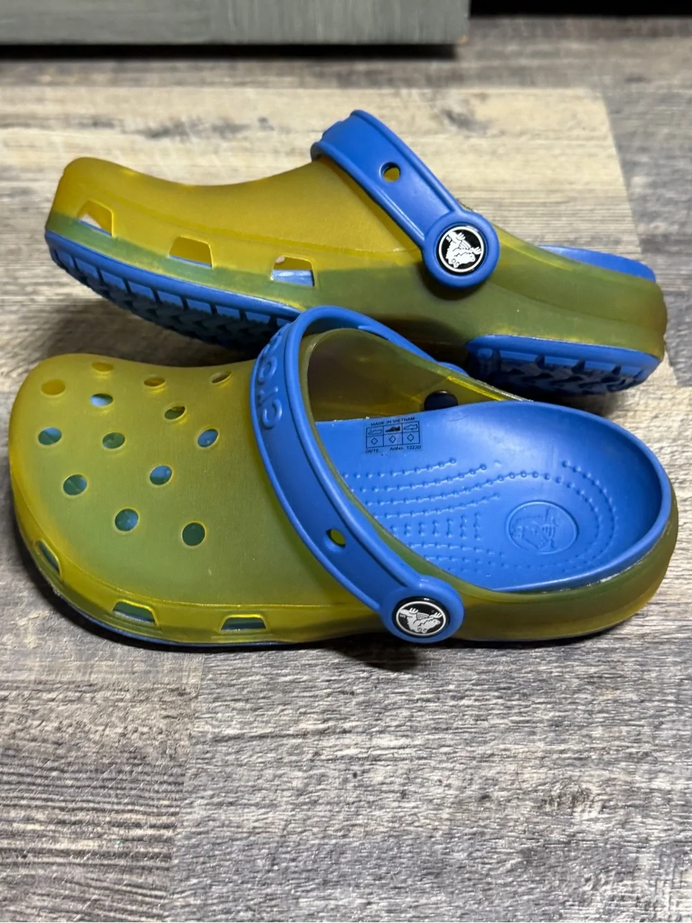 CROCS unique pair